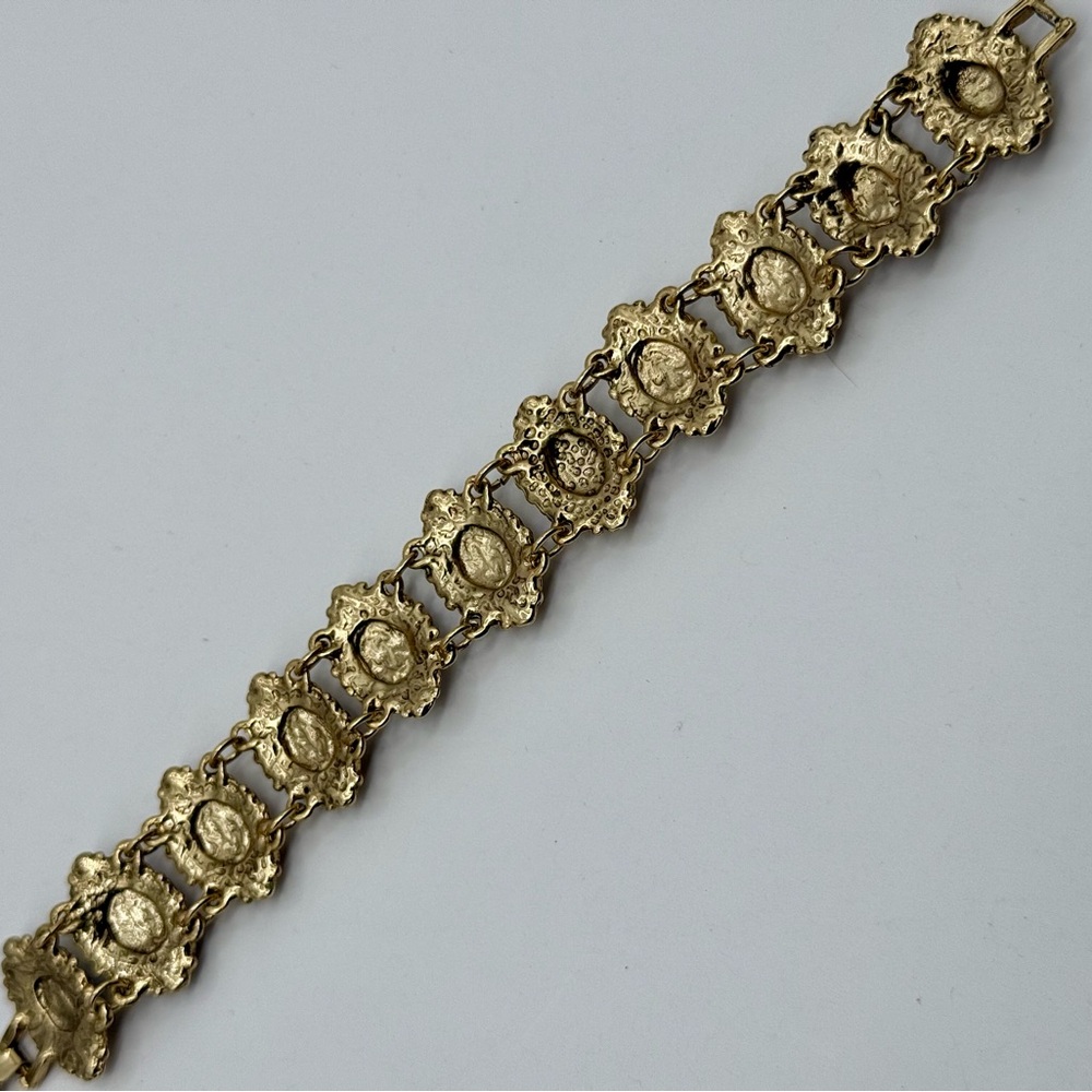 Vintage Victorian Style Gold Tone
Bracelet w/ Rhinestones 7” - Picture 15 of 16